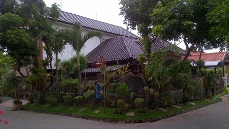 Dijual Rumah Perum Istana Mentari Cemengkalang Sidoarjo Plus SEMI Furnished + Elektronik + Taman Asri Luas