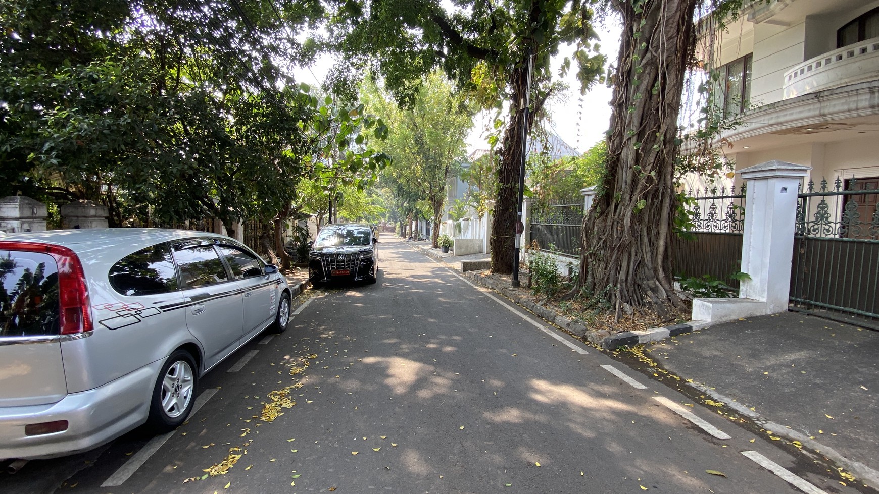 Rumah hitung tanah di menteng, lokasi terbaik