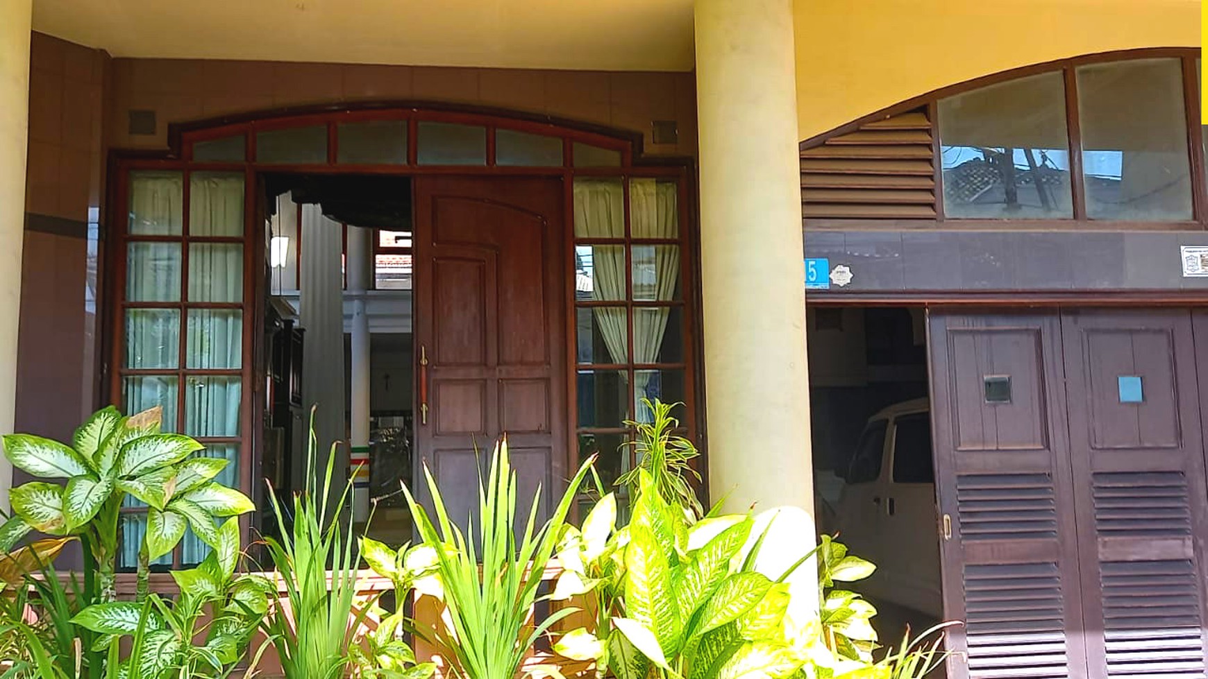 Dijual Rumah Klasik di Daerah Ramai Surabaya Kota
