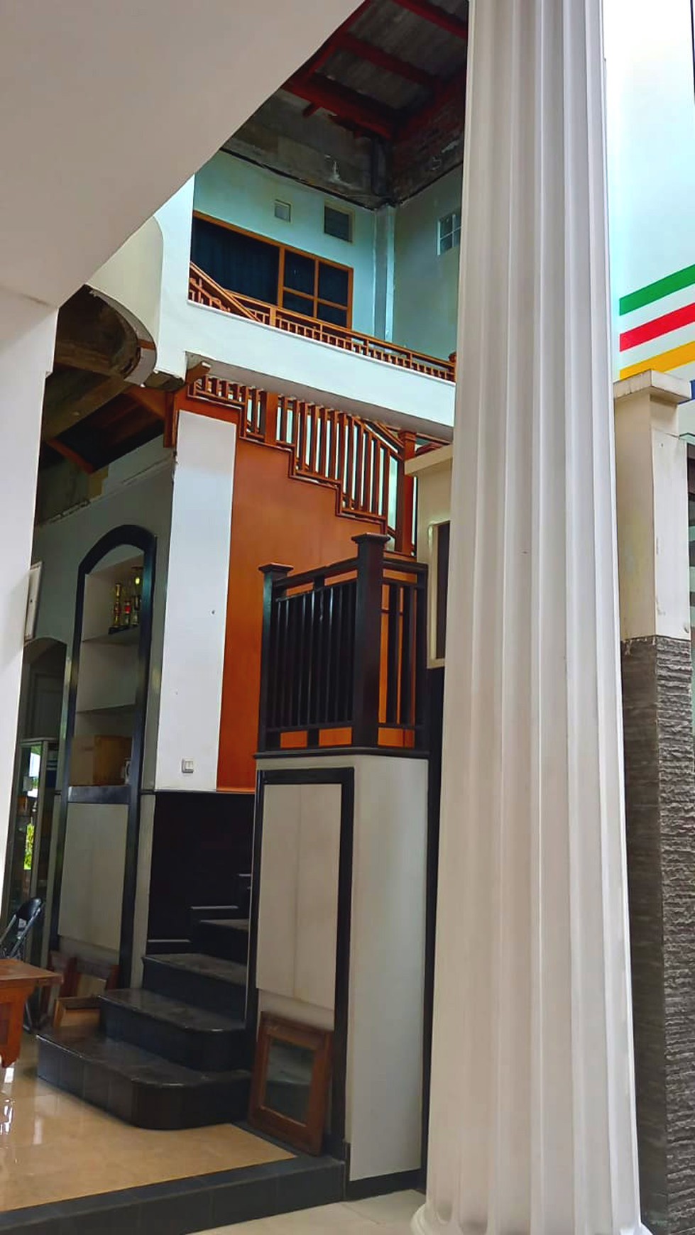Dijual Rumah Klasik di Daerah Ramai Surabaya Kota