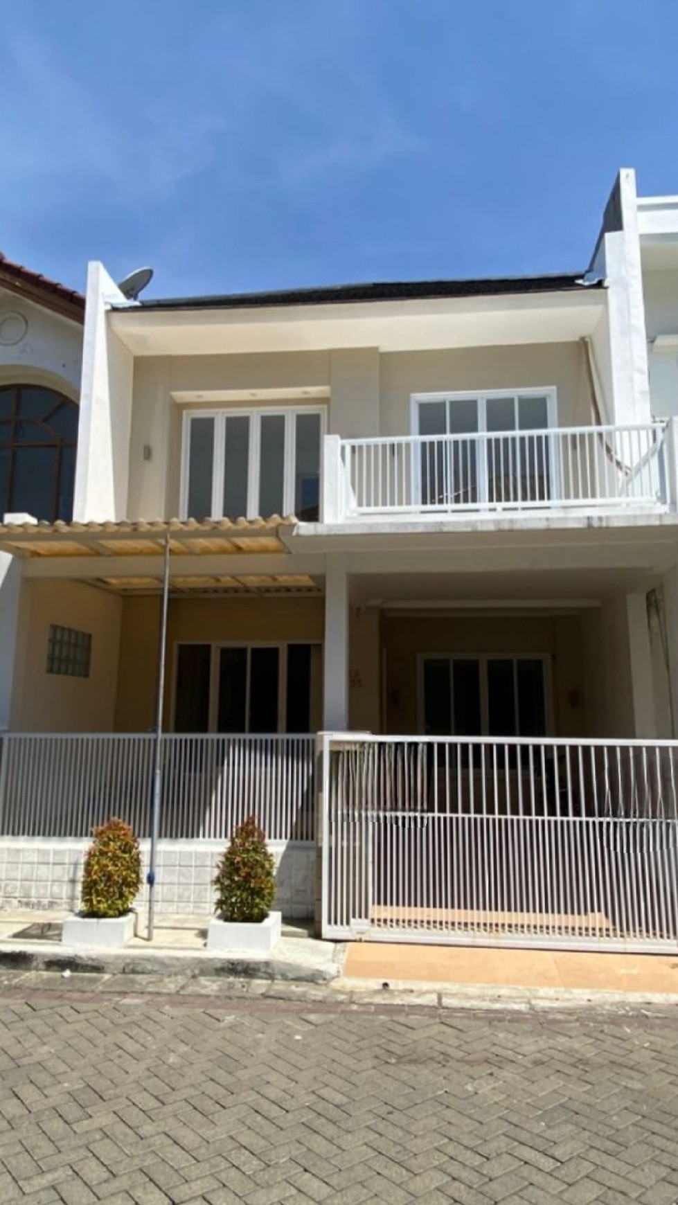 Rumah Baru Pakuwon Indah Taman Mutiara - New Modern 2 Lantai Surabaya Timur