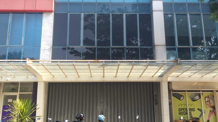 Ruko 3 Lantai, Lokasi Strategis di Emerald Avenue Bintaro Sektor 9