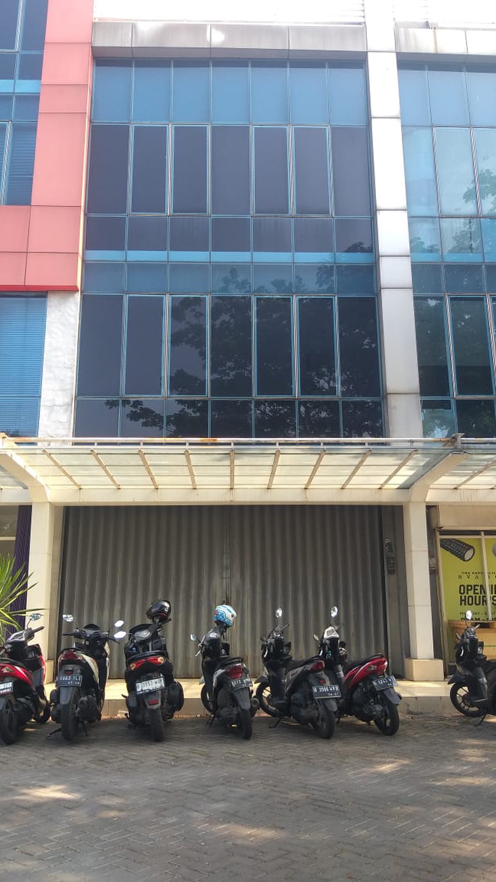 Ruko 3 Lantai, Lokasi Strategis di Emerald Avenue Bintaro Sektor 9