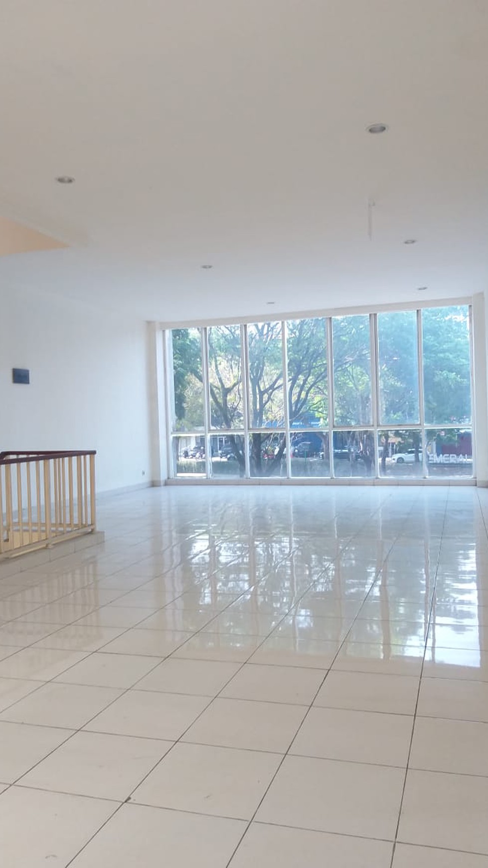 Ruko 3 Lantai, Lokasi Strategis di Emerald Avenue Bintaro Sektor 9