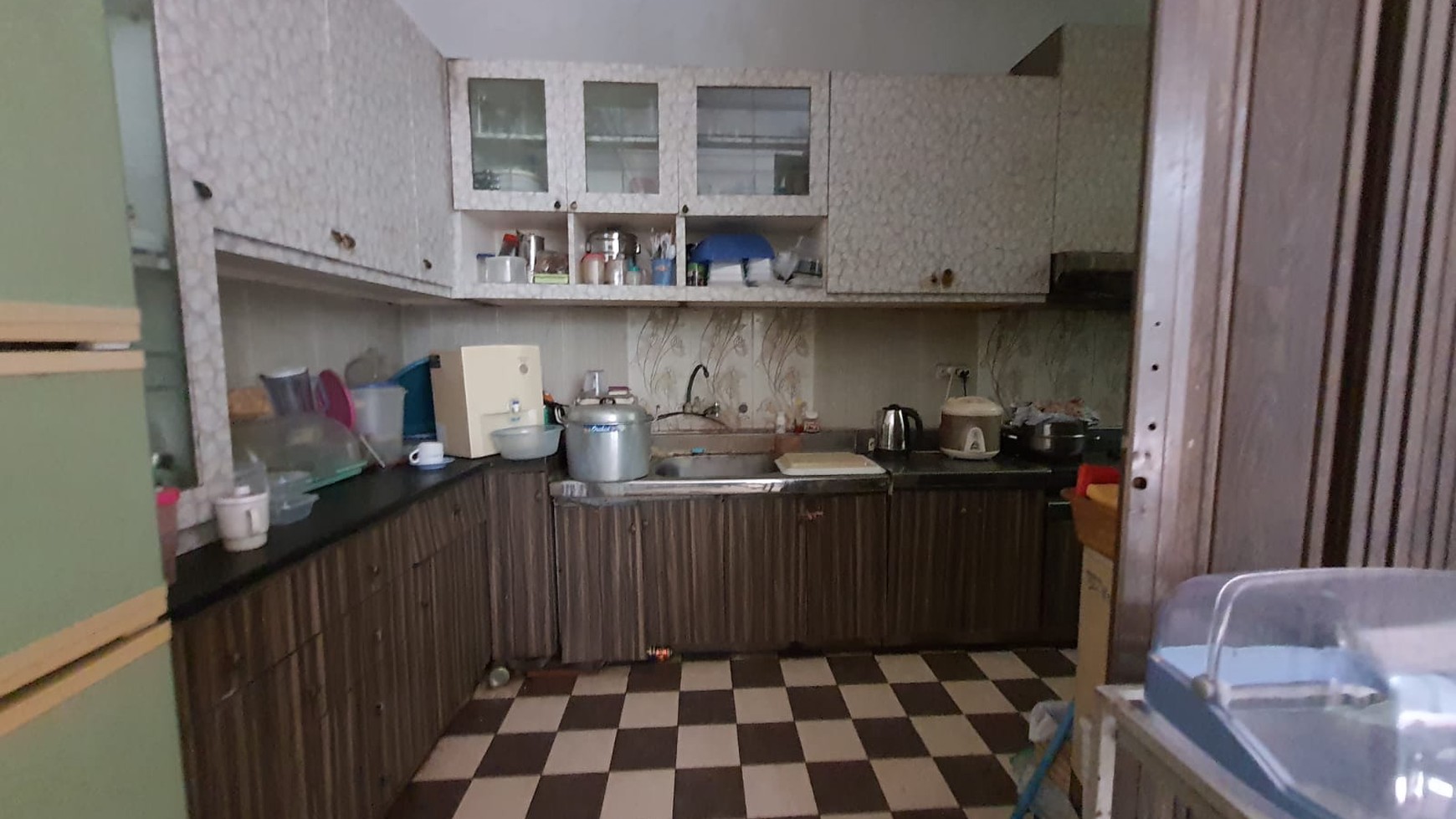 Dijual Rumah dan Kos-kosan 3,5 lantai.