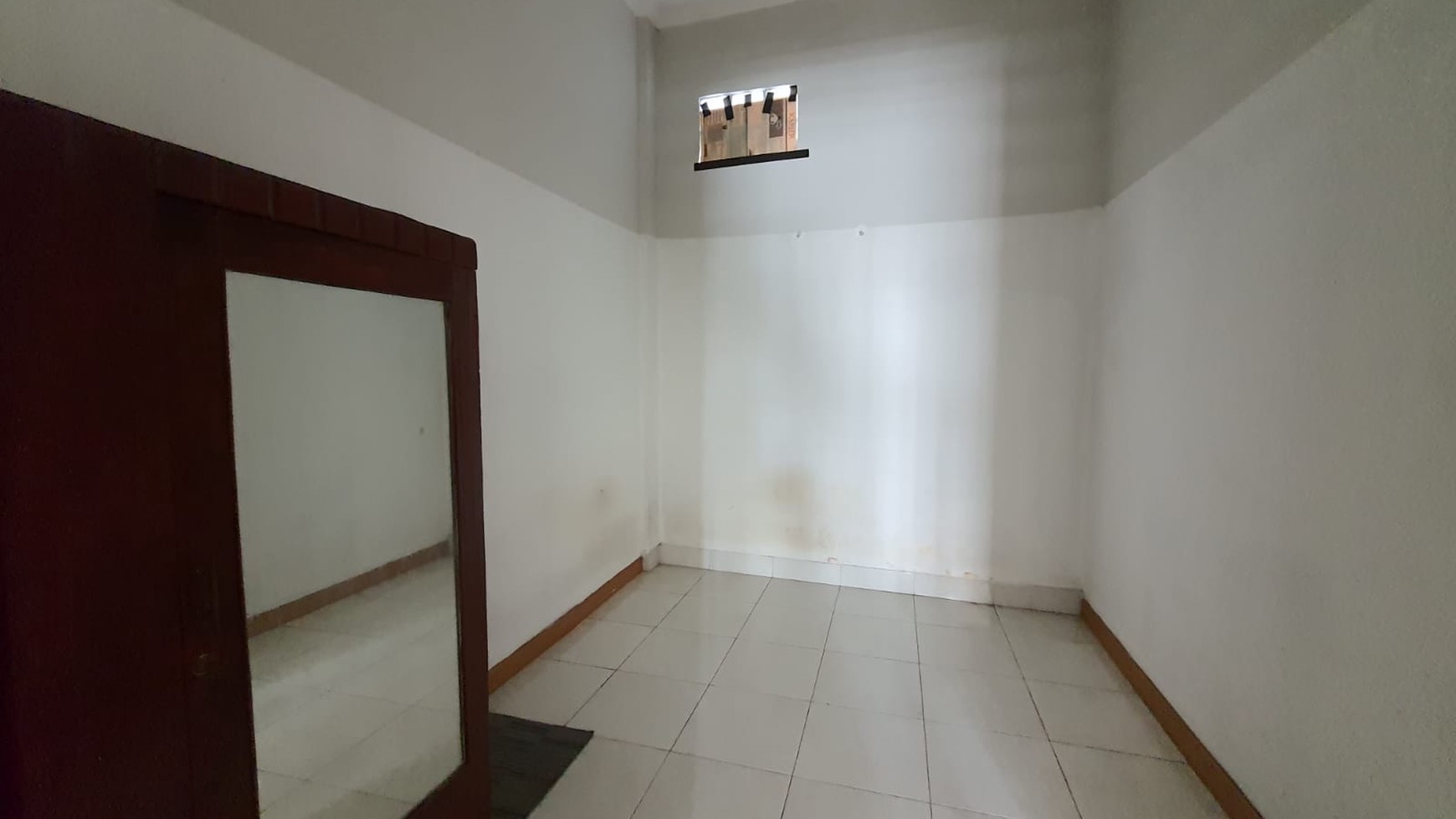 Dijual Rumah dan Kos-kosan 3,5 lantai.