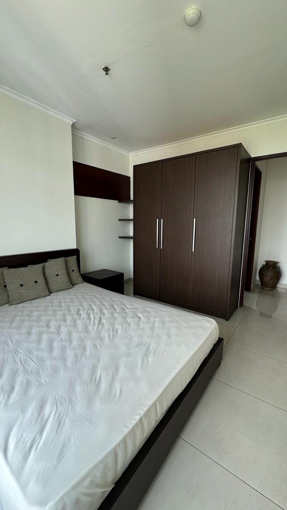 Dijual 3BR Furnished Apartment di Hampton's Park Apt.