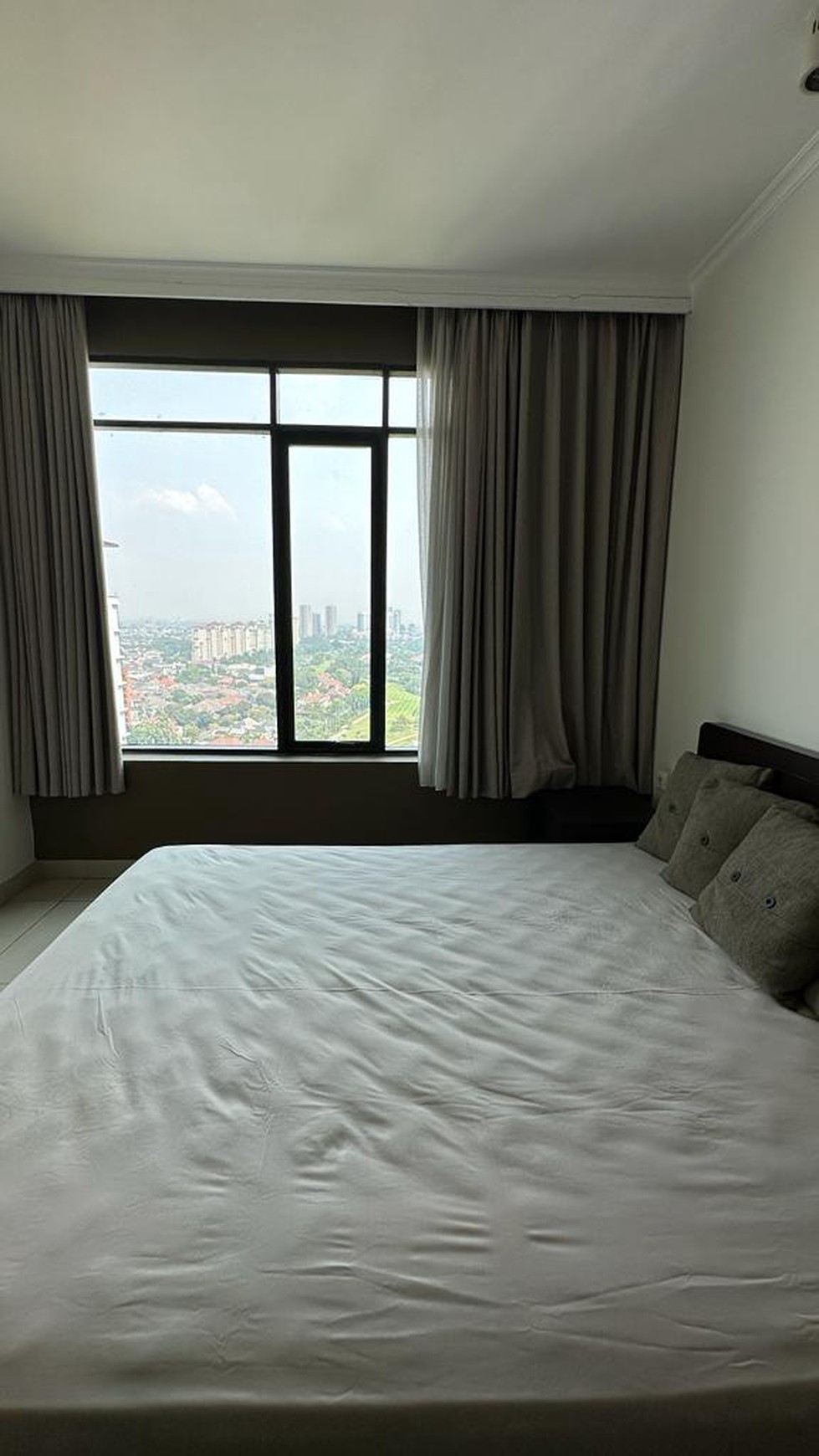 Dijual 3BR Furnished Apartment di Hampton's Park Apt.