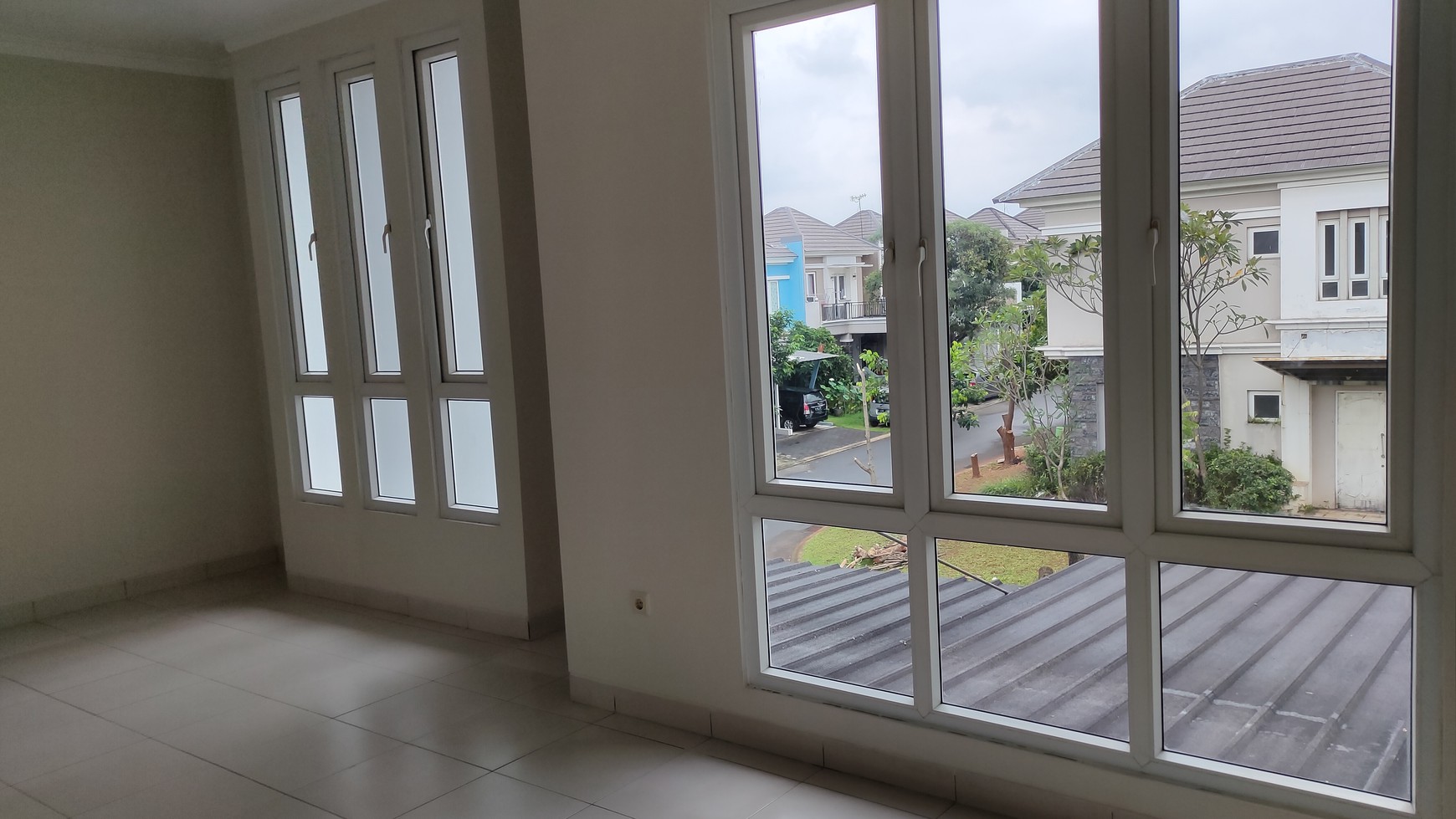 Rumah Minimalis Hoek  di cluster Premium Kota Wisata Murah