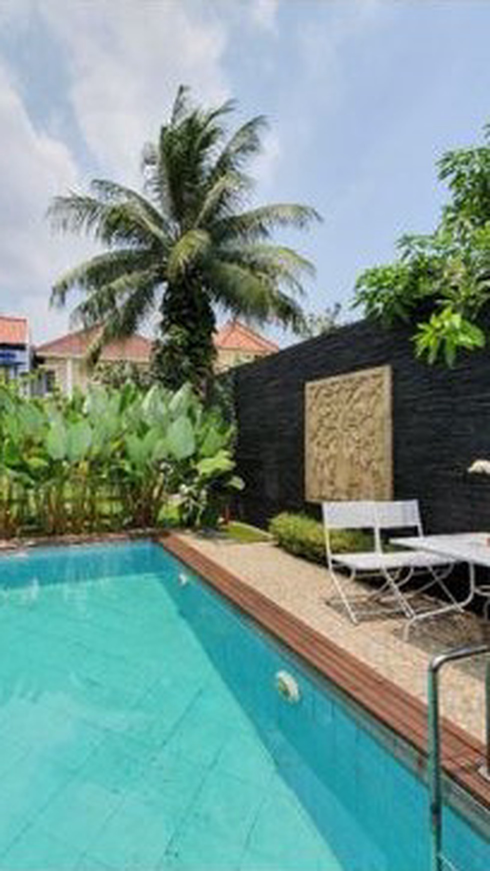 Rumah bagus ada Pool di Cluster Batavia Gading Serpong