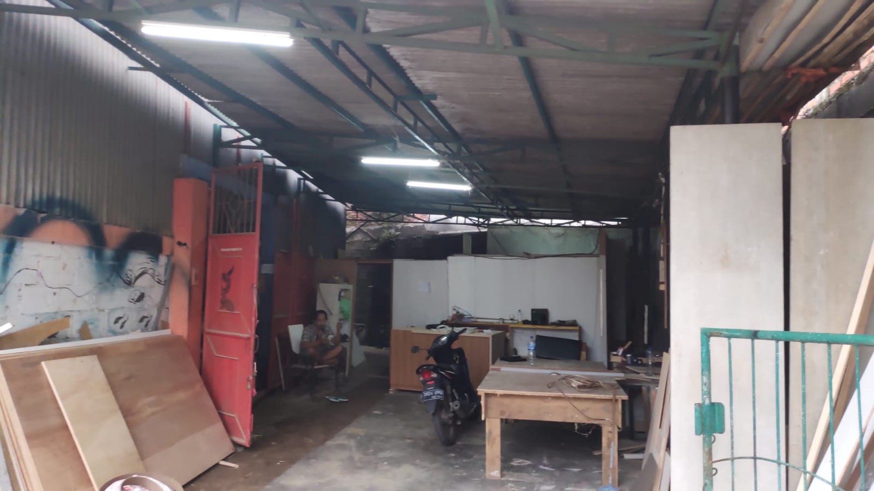 Dijual Ruang Usaha Ex Workshop dan Strategis @Pondok Kacang Timur, Pondok Aren