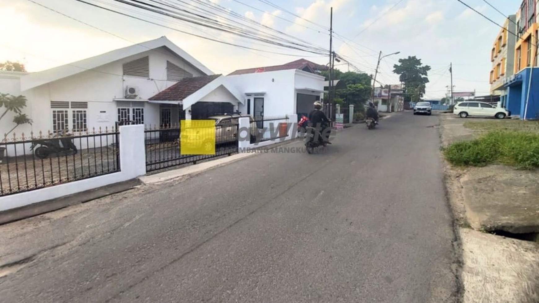 DI JUAL RUMAH BESERTA USAHA 