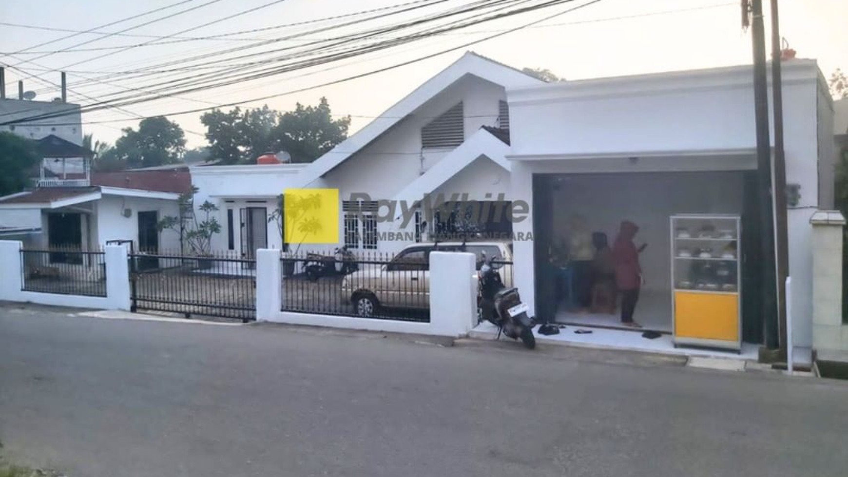 DI JUAL RUMAH BESERTA USAHA 