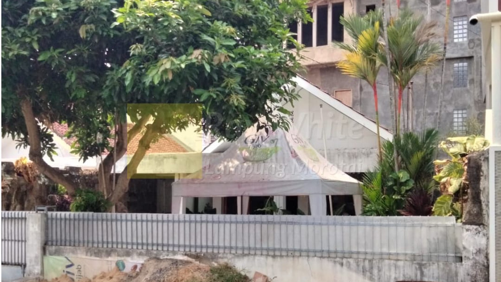 Dijual Rumah Dan Halaman Super Luas tr