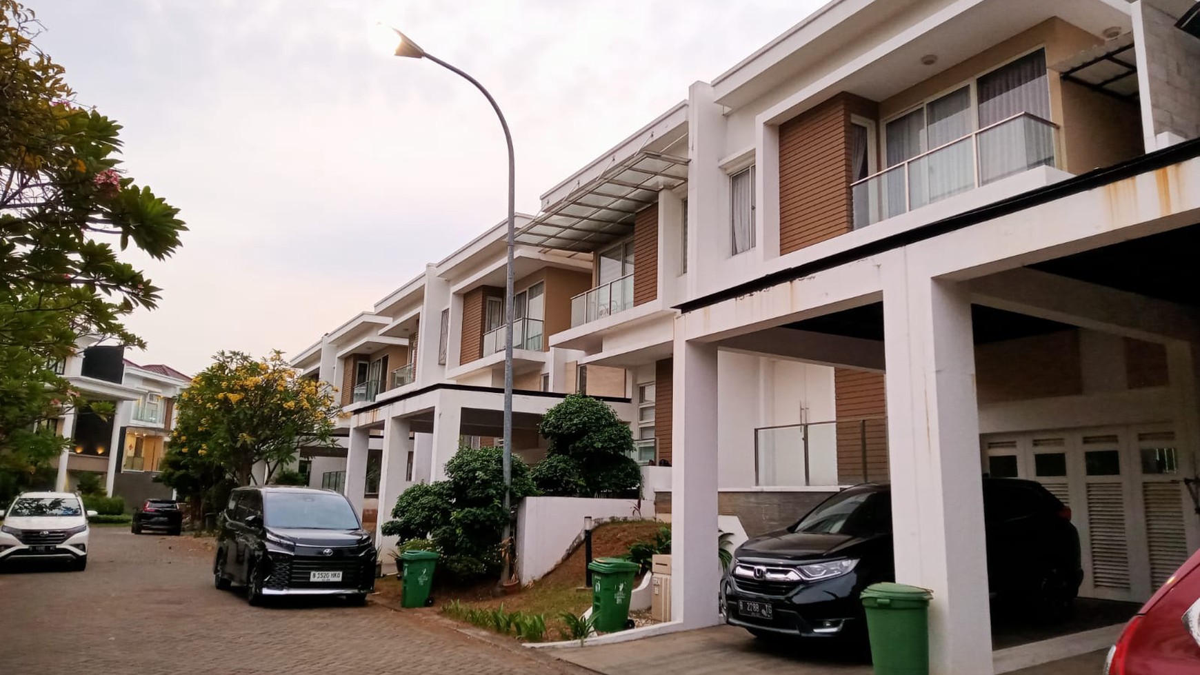 Rumah Cakep 2.5 Lantai di Golf Residence Kemayoran Jakarta Pusat