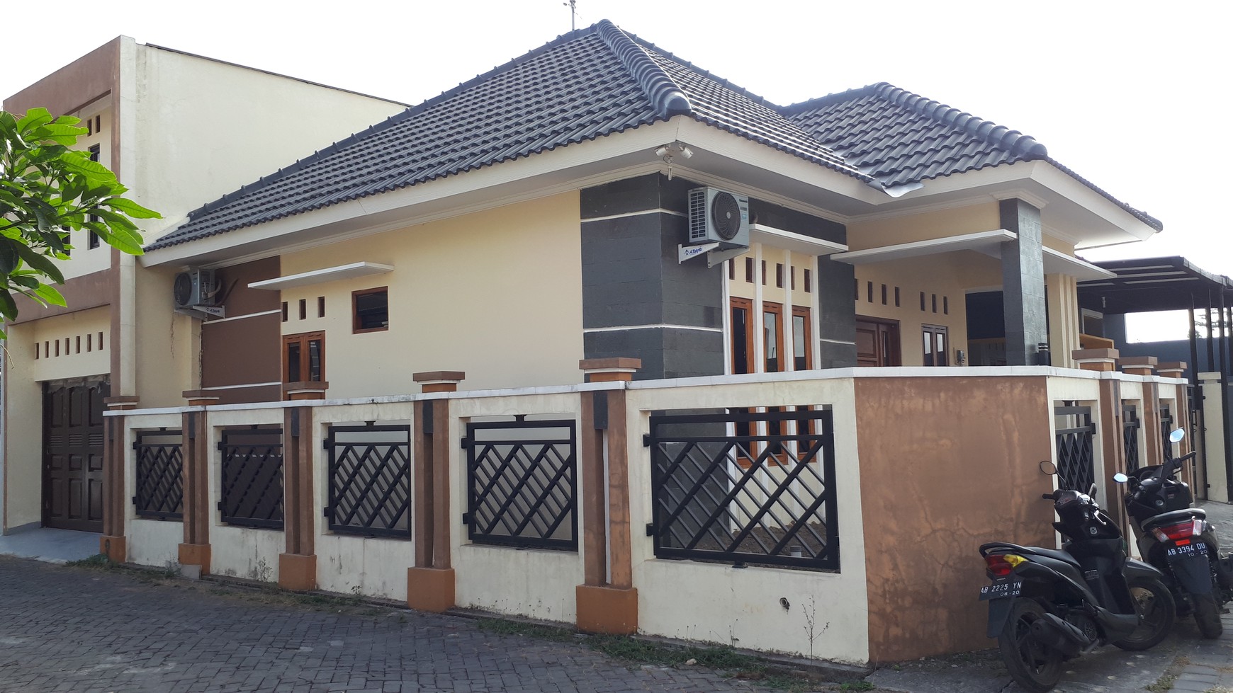 RUMAH SIAP HUNI COCOK DENGAN 4KAMAR TIDUR, DI DAERAH SAMBISARI.