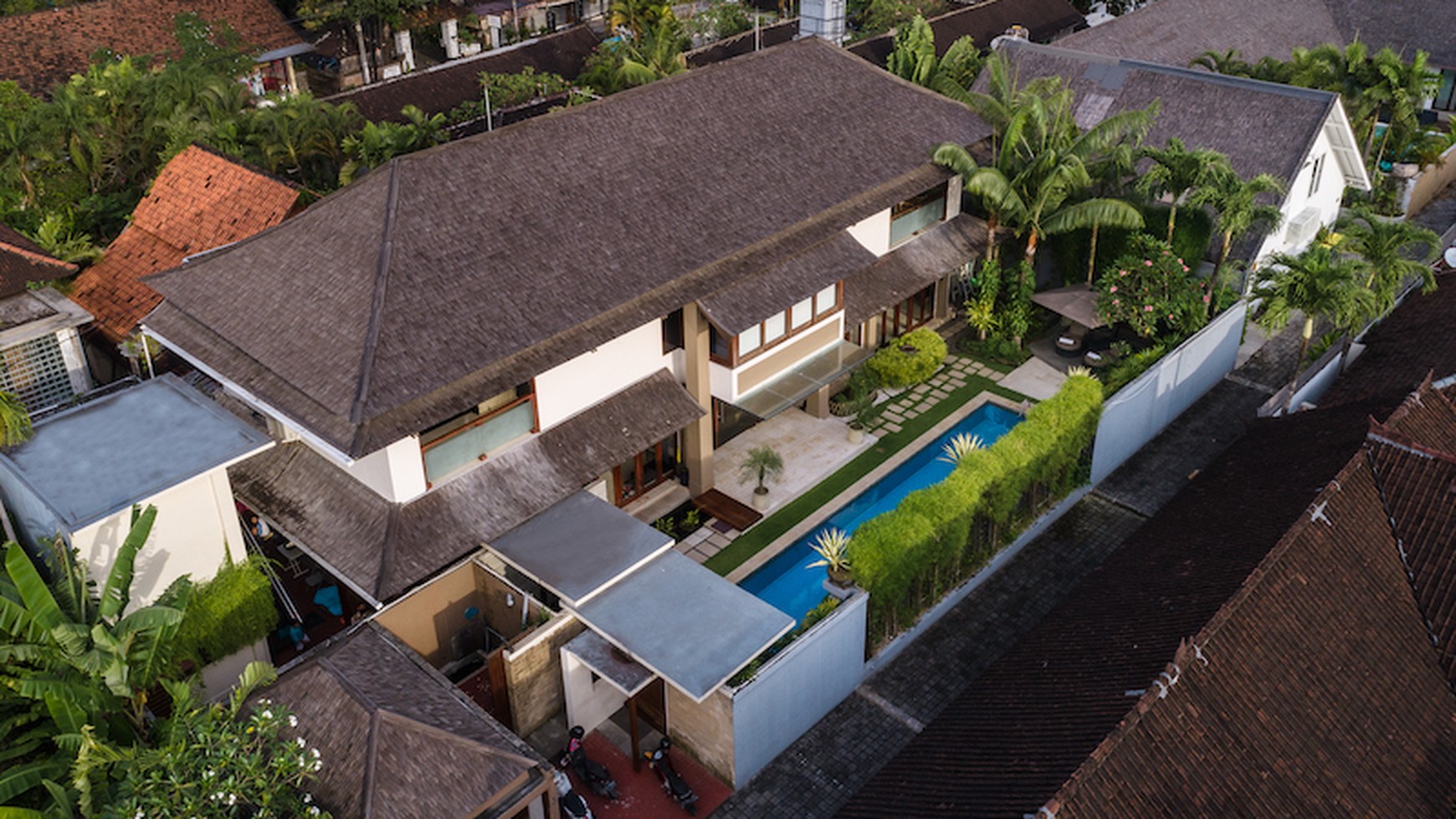 Luxury 3 Bedroom Pool Villa  close to Seminyak Beach