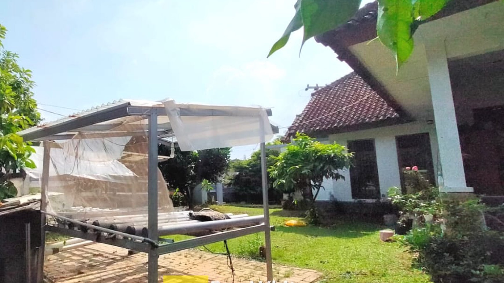 Dijual Rumah Dengan Halaman Luas lin