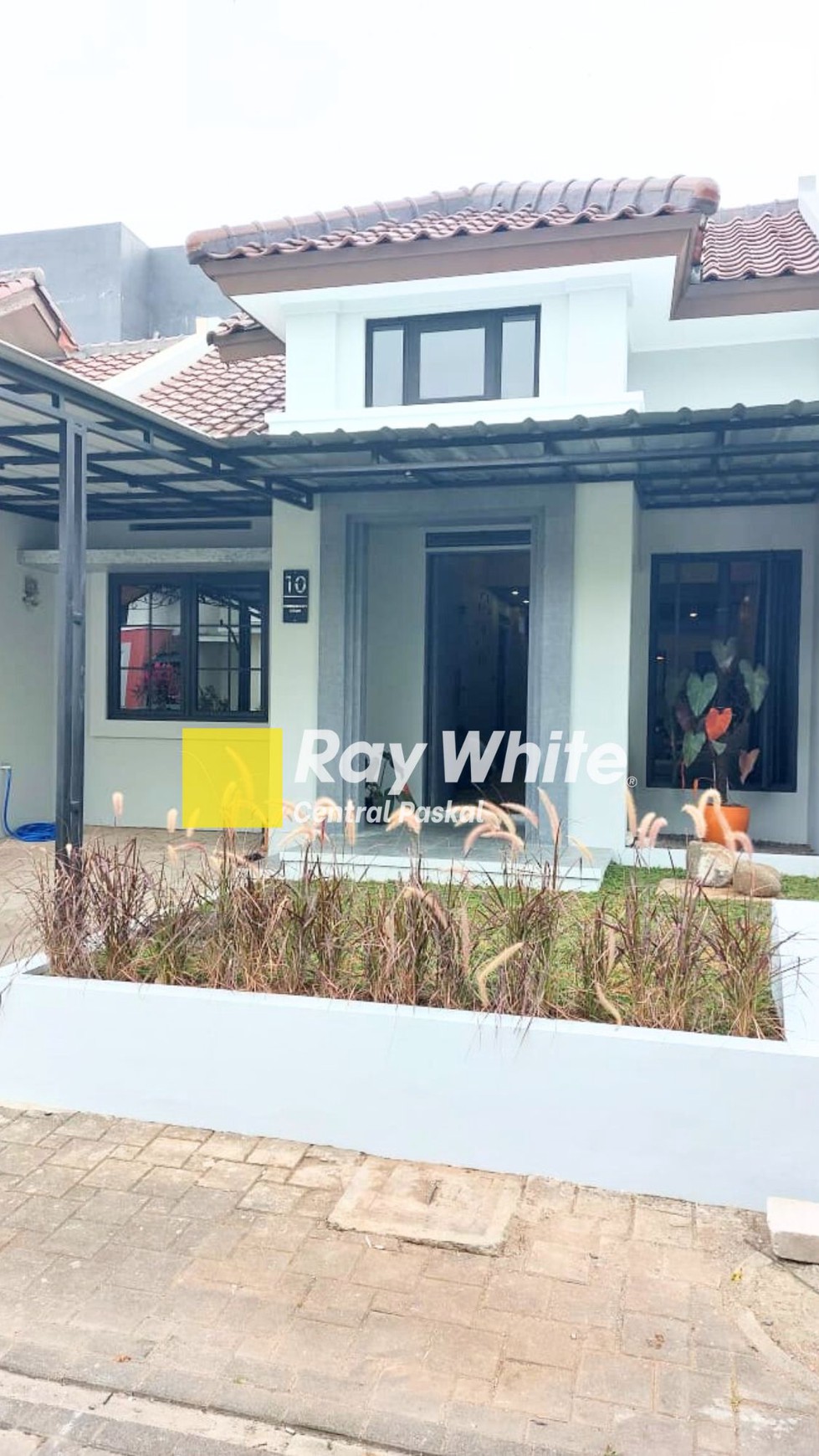 Rumah Full Renov di Kota Baru Parahyangan