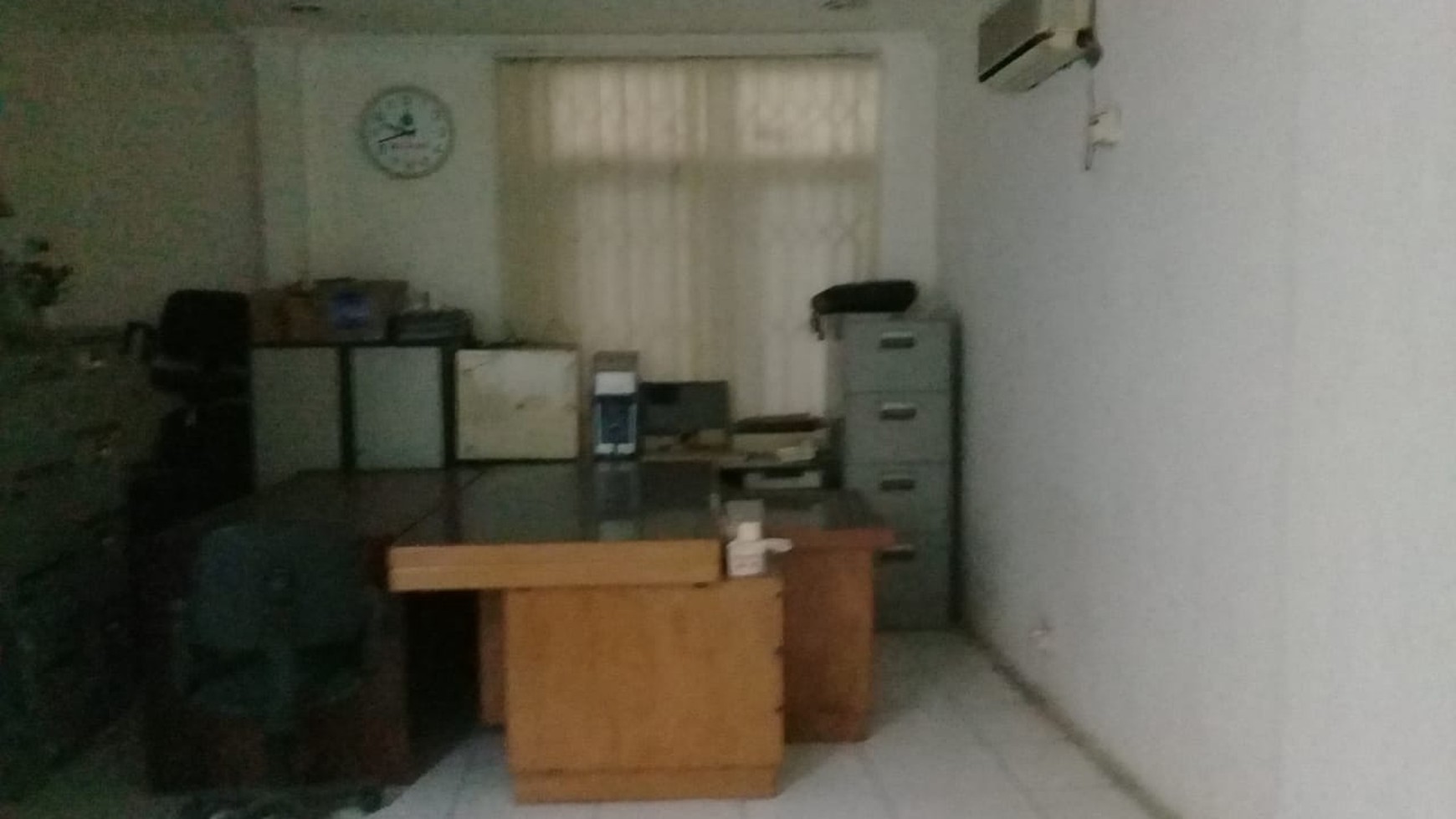 Rumah buat kantor dekat jalan raya