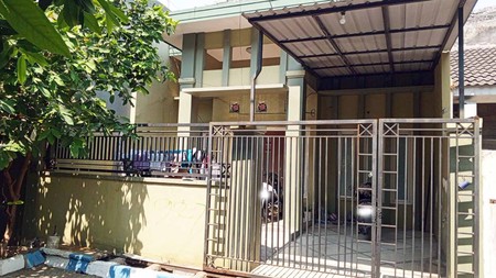 Rumah di Taman Aloha Sidoarjo, ada K.Tidur 2 paviliun di kost kan dengan pintu samping sendiri /tidak campur dengan tuan rumah, Siap Huni !!!