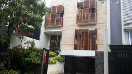 Di Jual Rumah Di Villa Hijau Pondok Indah