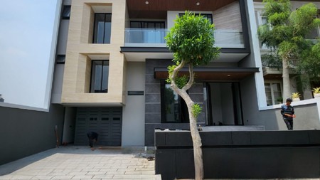 Rumah Baru Waterfront Citraland Surabaya Barat New Baru split Level Modern Mewah Siap Huni 