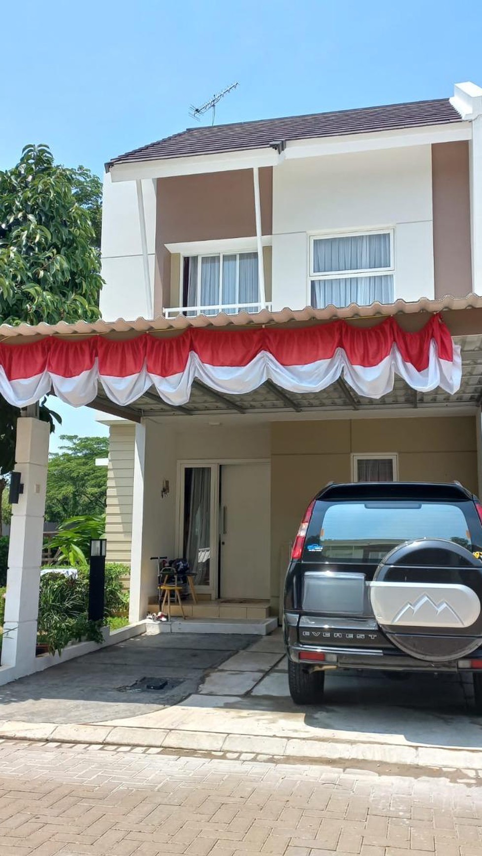 Rumah Asri Terawat di Summarecon Emerald Karawang