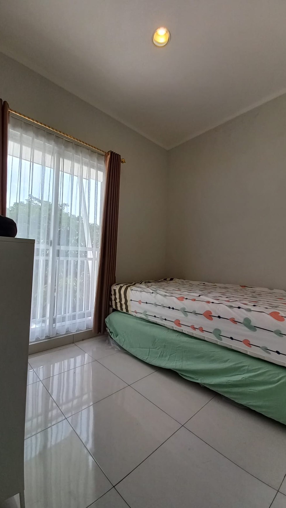 Rumah Asri Terawat di Summarecon Emerald Karawang