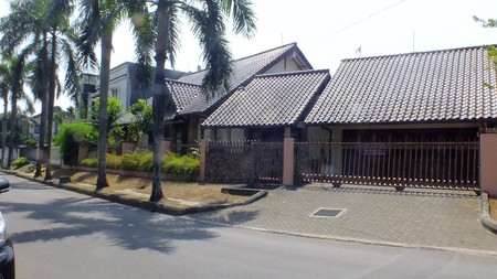 Rumah Halaman Luas,siap huni di Sektor 6 Bintaro Jaya