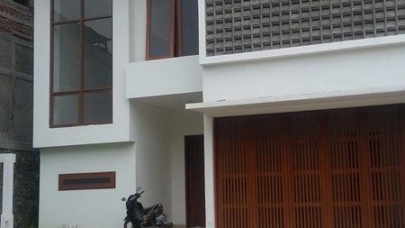 Rumah Cantik siap huni di Sektor 6 Bintaro Jaya