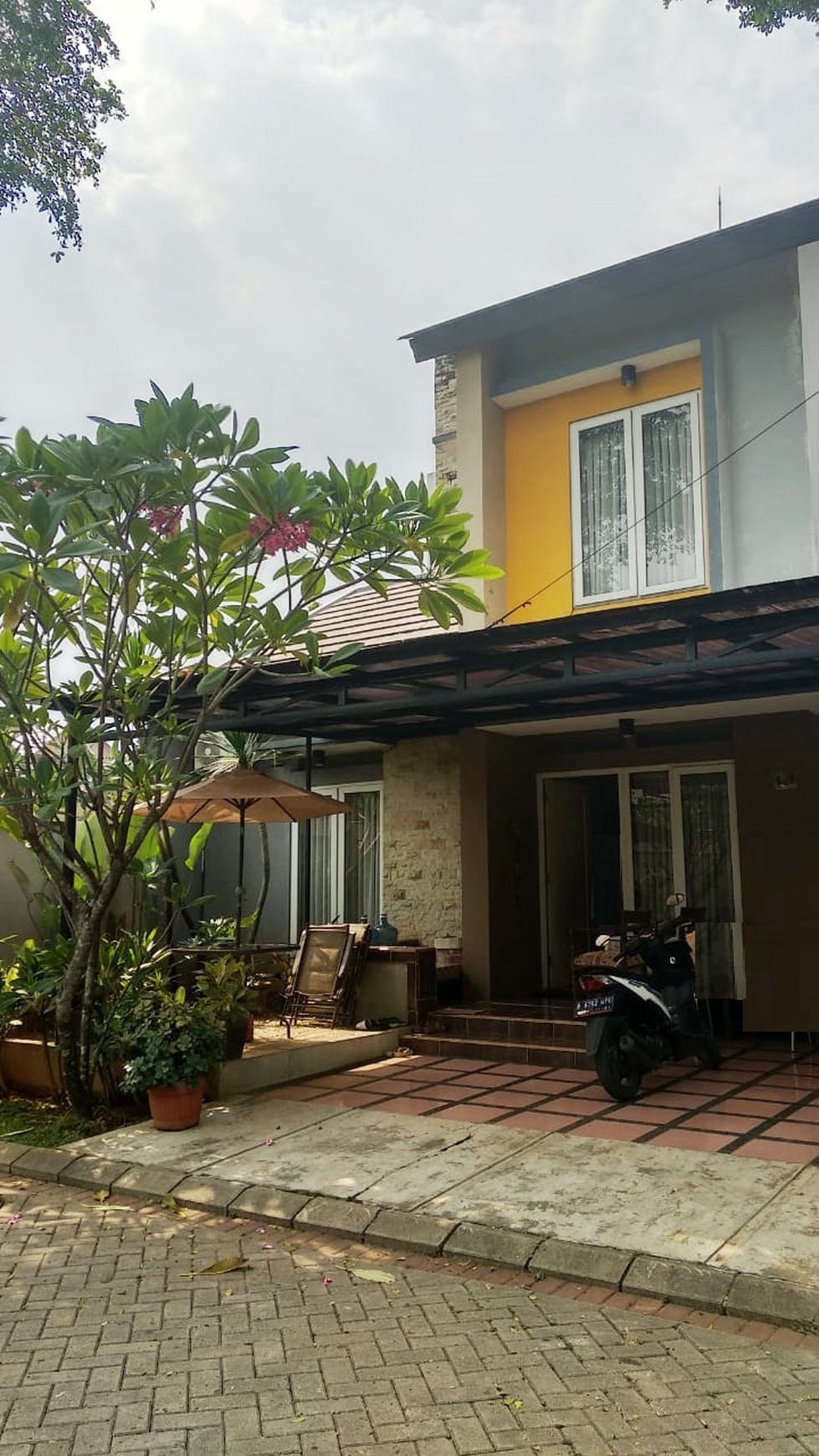 Rumah mungil, cantik, siap huni di bintaro hill