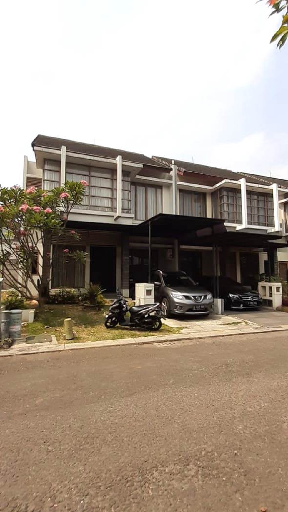 Rumah Emerald Garden ,Standar 2 Lantai di Sektor 9