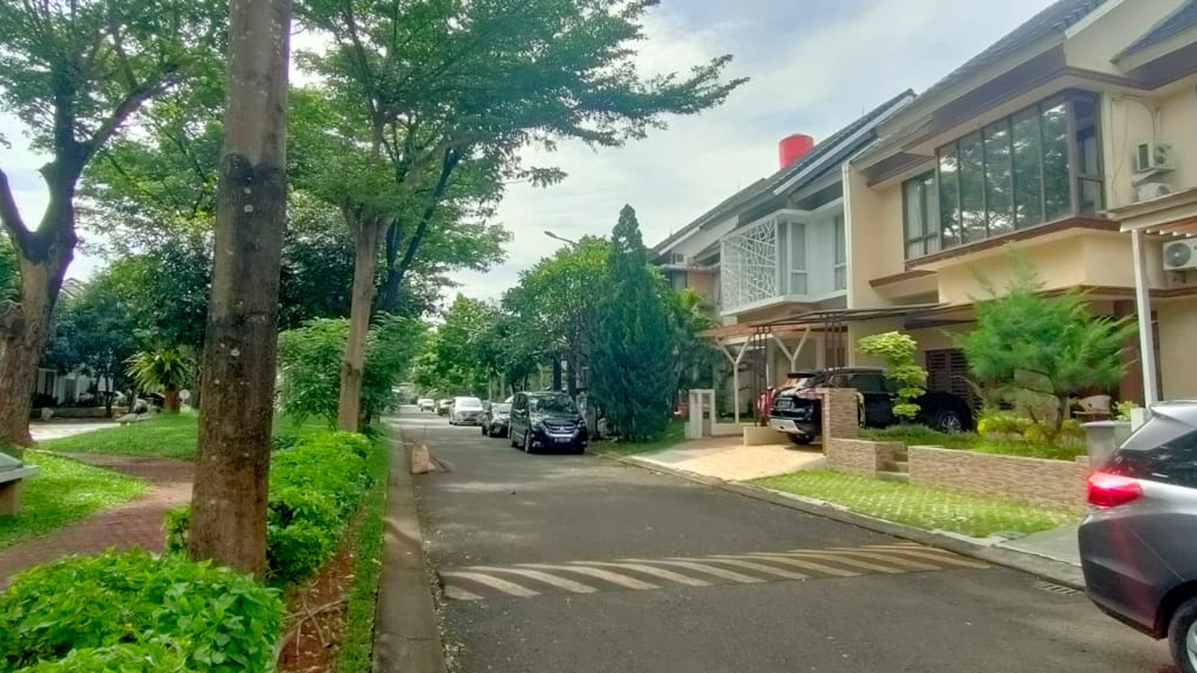 Rumah cantik, minimalis siap huni di discovery bintaro