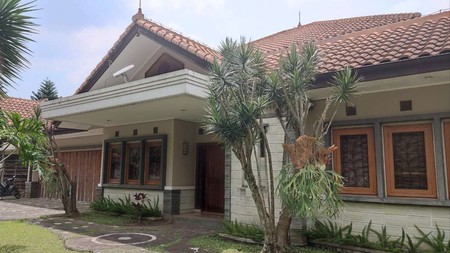 RUMAH LUXURY, MODERN DAN NYAMAN!! Rumah 3 Lantai di Dago Pakar, Bandung!