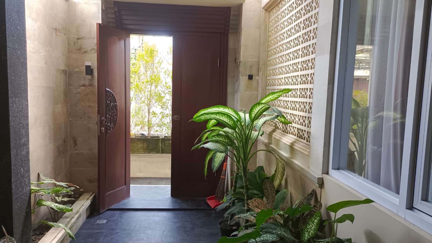 Freehold Beautiful House In Premium Kerobokan