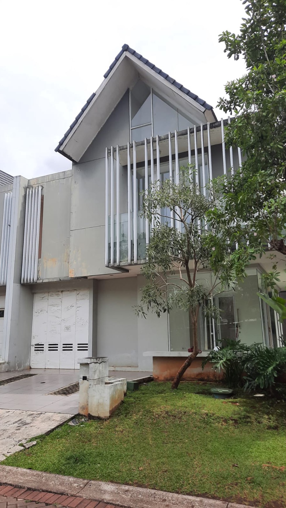 Rumah brand new siap huni di discovery bintaro