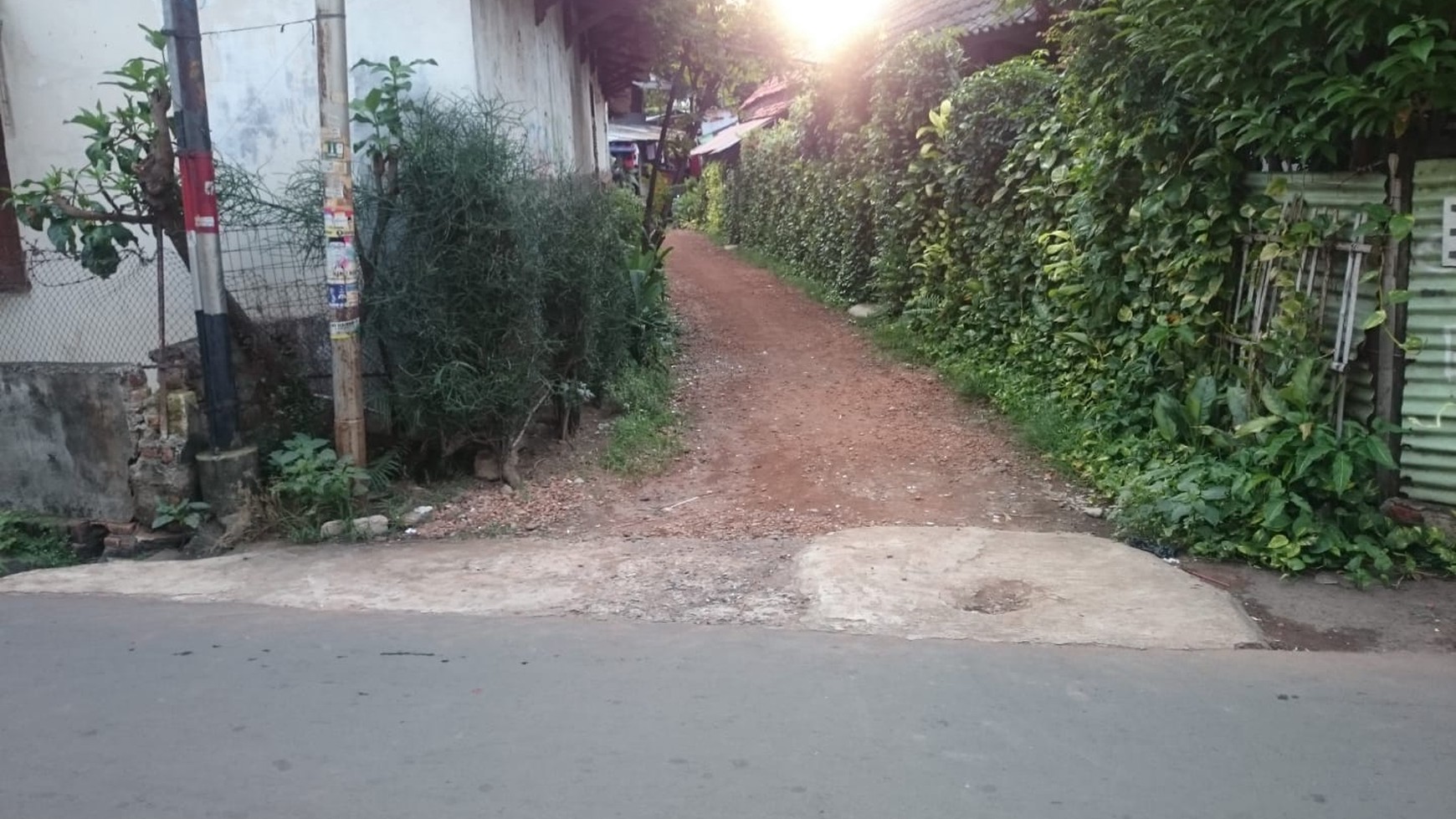 Rumah Hitung dengan Halaman Luas dan Terdapat Tempat Usaha @Jl Kramat, Senen