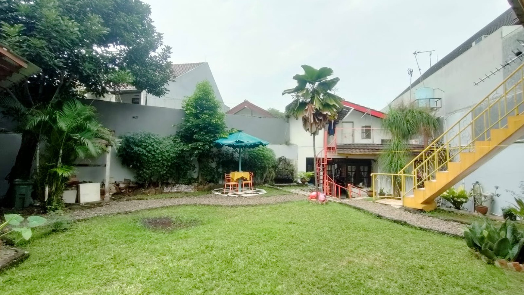 Rumah cantik siap huni di bintaro