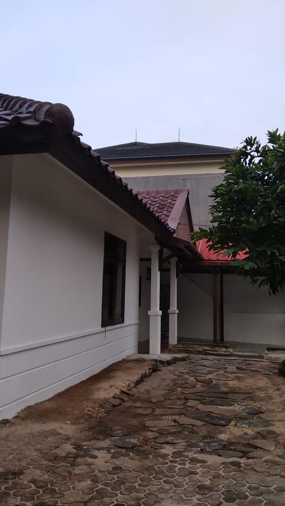 Rumah Siap Huni Lokasi Strategis dalam Perumahan @Cipadu Jaya, Larangan