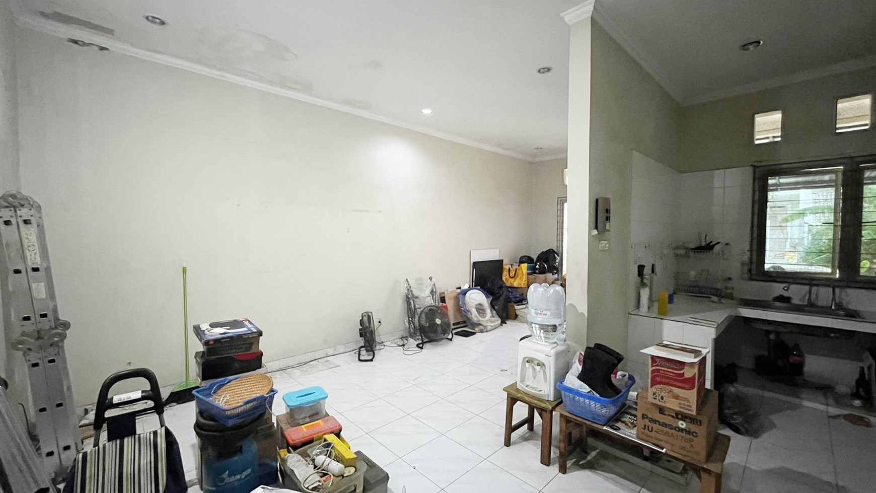 Dijual Cepat Rumah 2 1/2 Lantai di Komplek Green Garden, Jakarta Barat