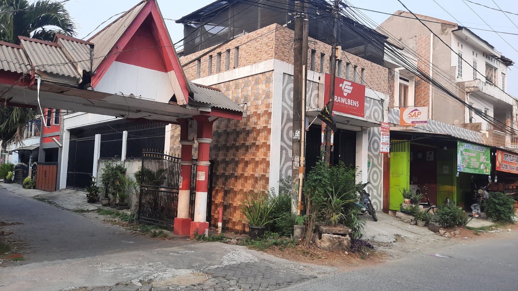 Dijual Rumah Hook Pinggir Jalan Raya Cibodas Baru, Tangerang