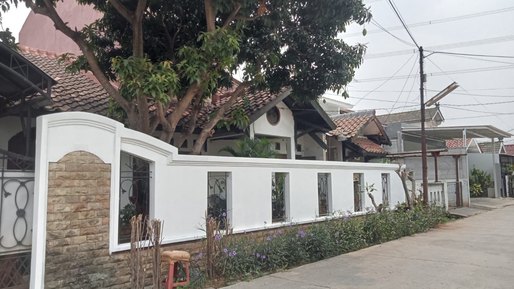 Rumah asri .,terawat rapi  di Arinda Pondok Aren Tangerang Selatan.