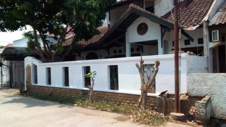 Rumah asri .,terawat rapi  di Arinda Pondok Aren Tangerang Selatan.