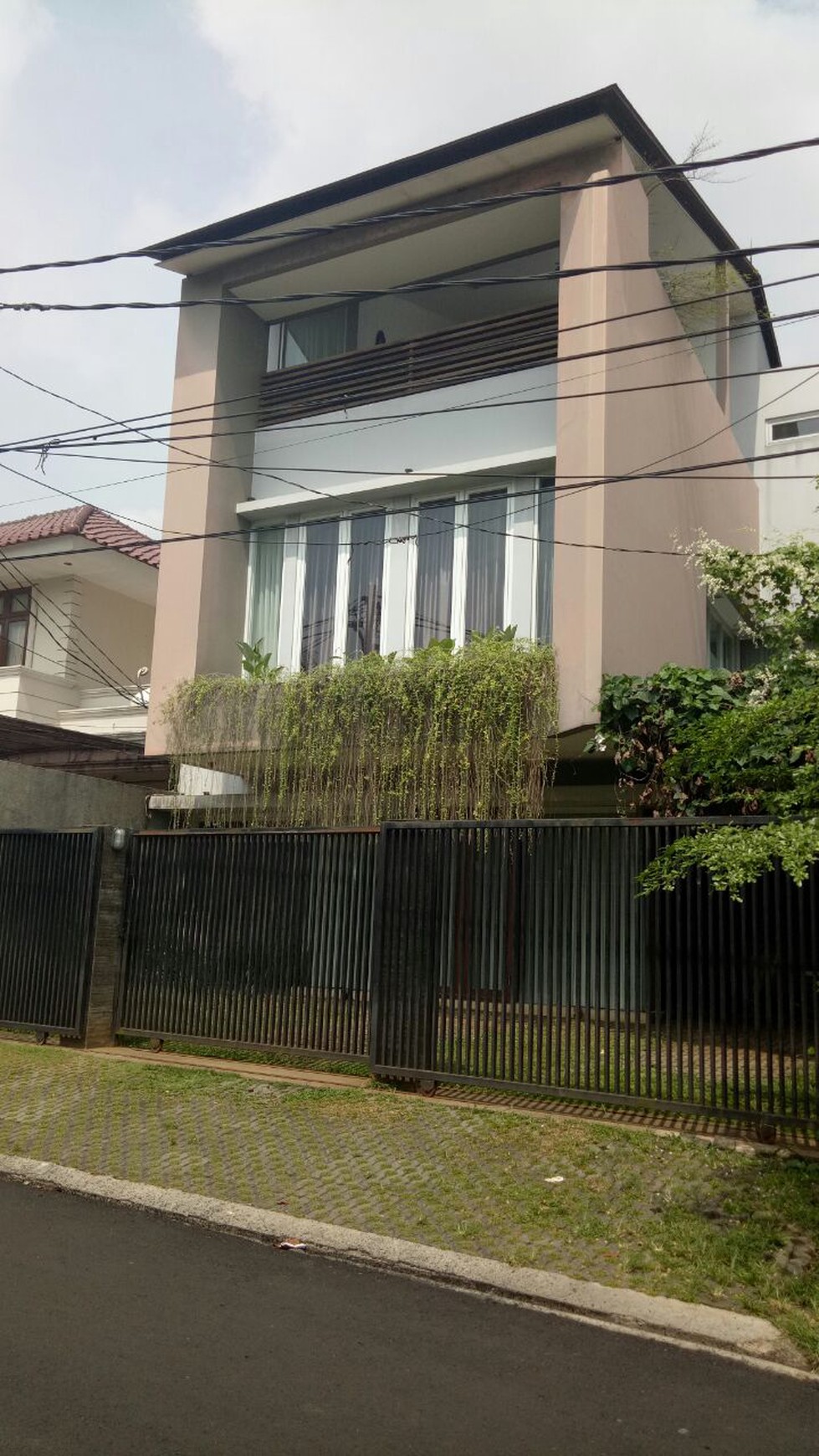 Rumah cantik,siap huni di jl bima