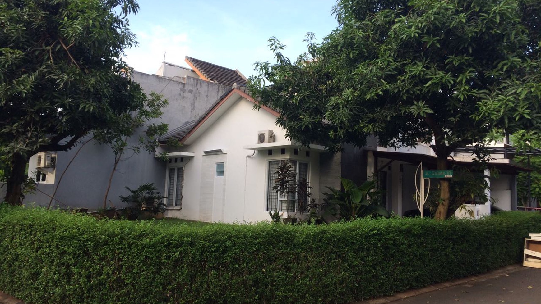 Rumah mungil, cantik dalam cluster bintaro jaya sektor 9