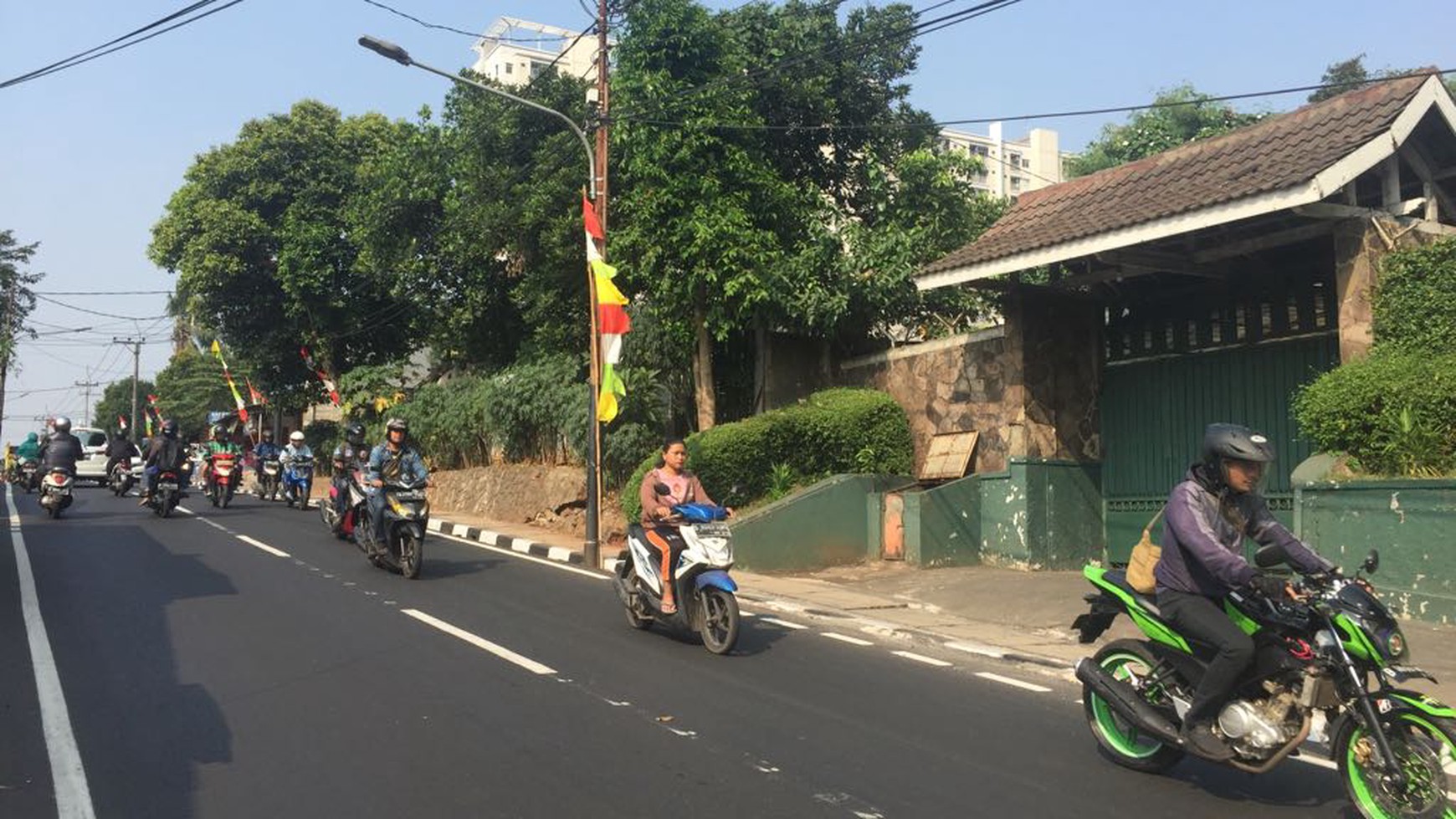 Rumah Klasik Terawat Siap Huni Lokasi Komersil