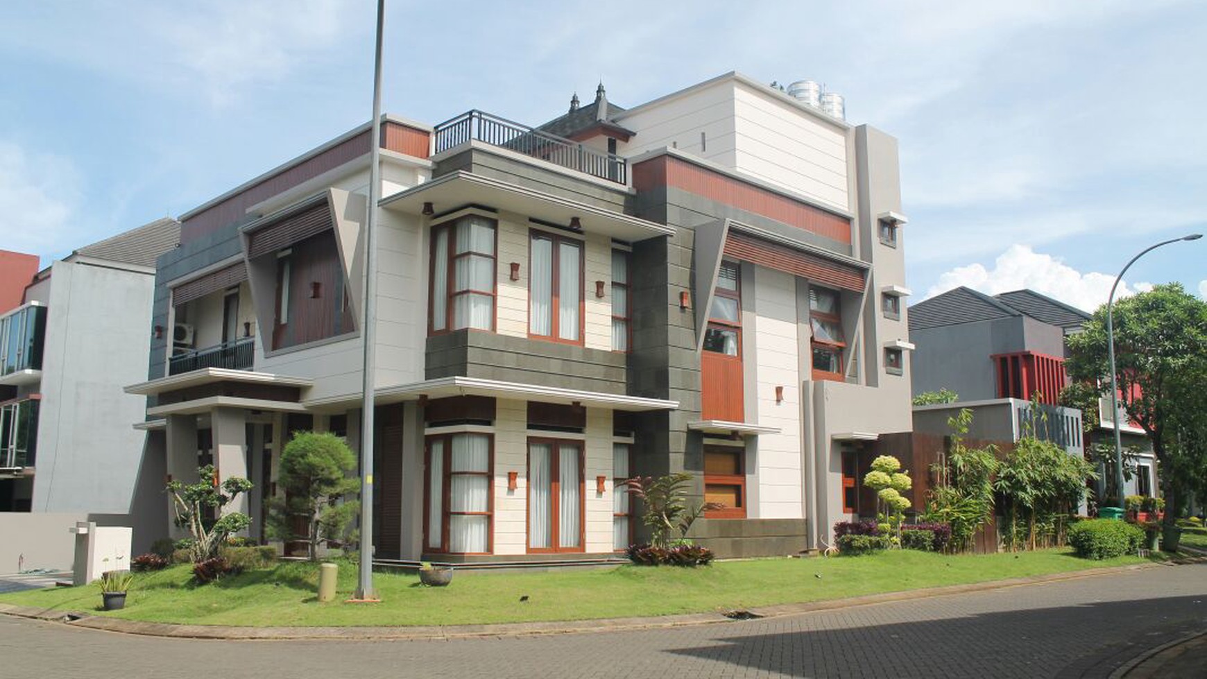 Rumah Modern De Lationos Cluster Carribean Island, BSD