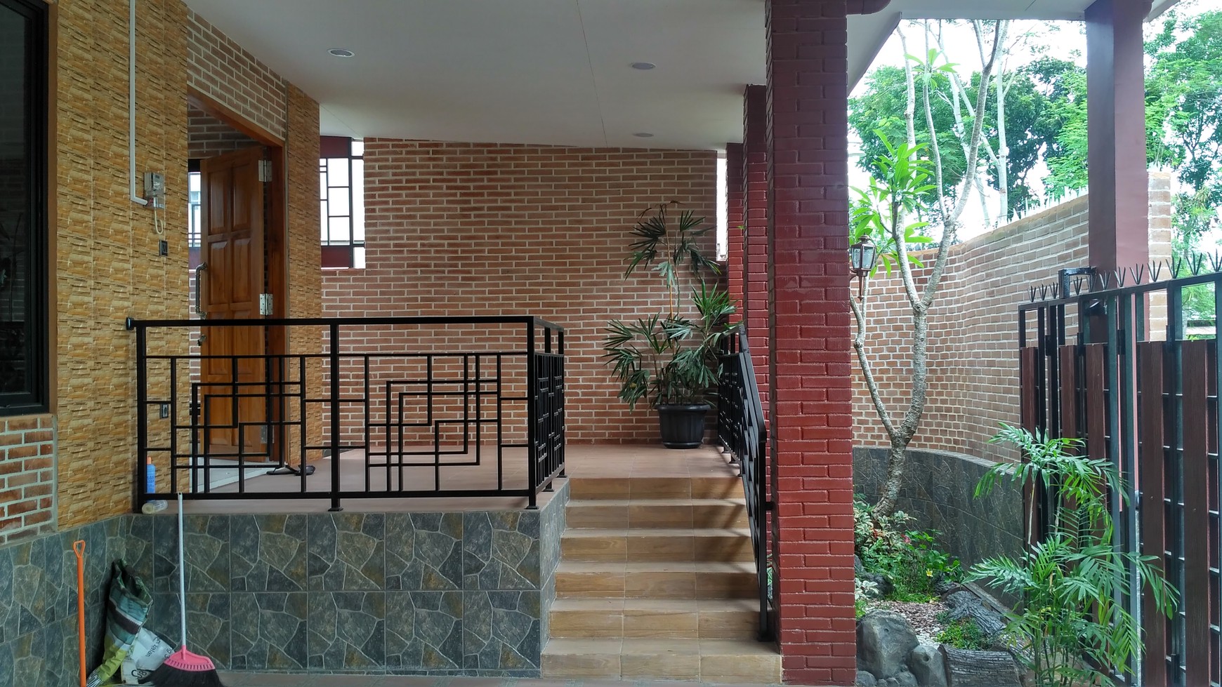 RUMAH TINGGAL, COCOK UNTUK KELUARGA BESAR, TIMUR JOGJA BAY