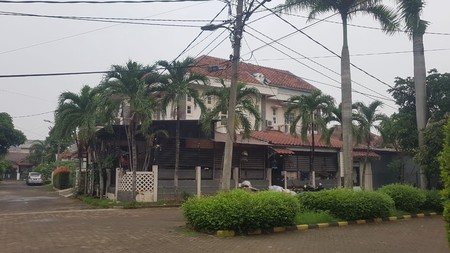 Rumah cantik siap huni di taman cipulir estate